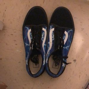 Lightning design vans